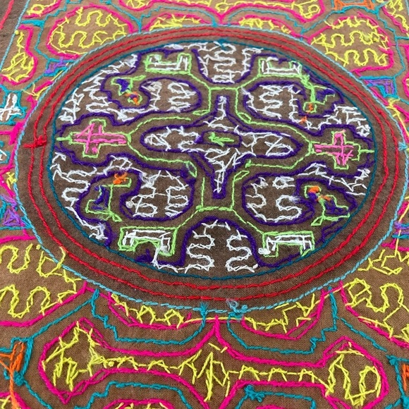 Peruvian SHIPIBO A Song of Pachamama Embroidered Ayahuasca Textile - Picture 5 of 5
